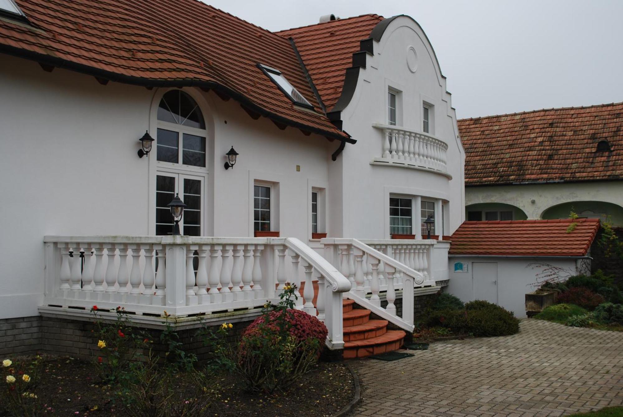 Rozália Vendégház Villa Sarrod Exterior foto